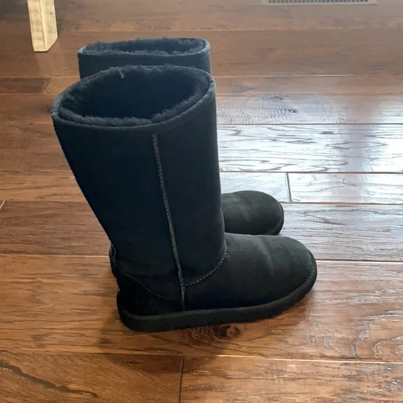UGG Classic Tall Black Boots - Picture 1 of 5